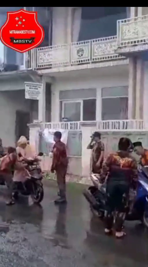 Giat pemuda Pancasila PAC BUMIJAWA sedang melaksanakan giat bagi tajil di kawasan KELURAHAN SEGEDONG KEC. BUMIJAWA KAB. TEGAL Ranting Segedong